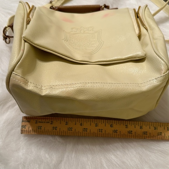 Cream purse. No Brand tag. - Picture 15 of 16